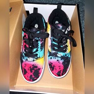 HEELYS Pro 20 Skate Shoes (Size Youth 4) *LIKE NEW!* Black/White/TieDye